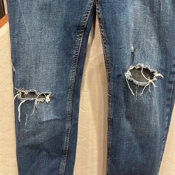 Women’s ripped jeans - Picture 2 of 5